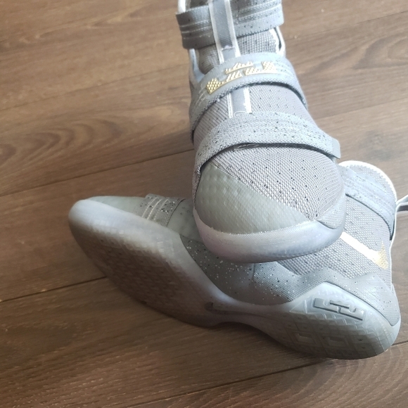 Nike LeBron Soldier Ten Basketball Sneakers - Picture 4 of 13